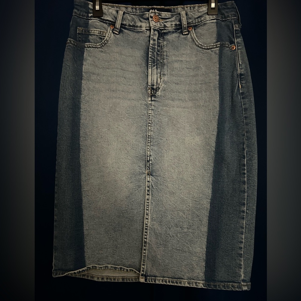 GAP Two-Tone Blue Denim Pencil Skirt